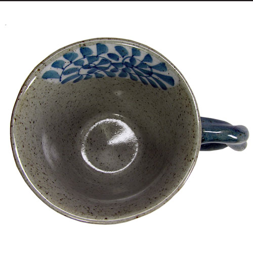 陶器のマグカップ　　サビ唐草（青）　波佐見焼　中側