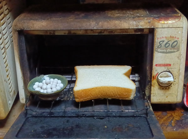 パリパリの食パンが、あら不思議。 モチモチの食パンになります