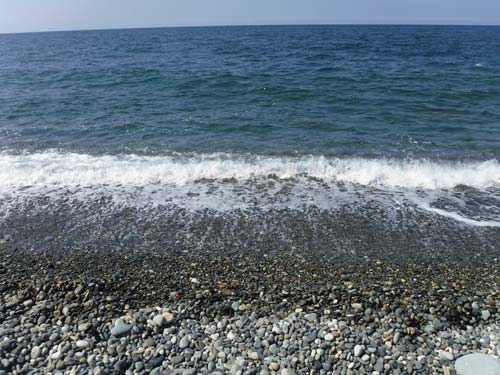 ヒスイ海岸に姫川薬石がゴロゴロとあると聞きました。
