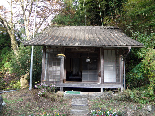 郷緑温泉の薬師堂