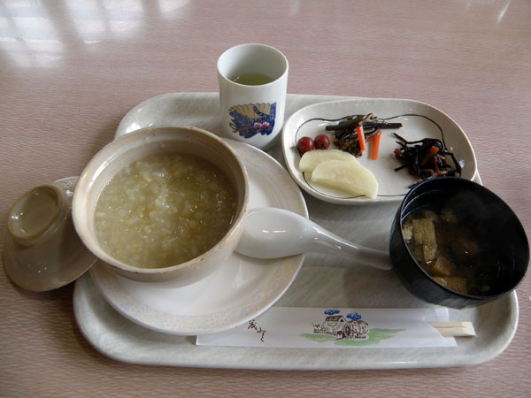 写真のお粥は、玄米の温泉粥でした。