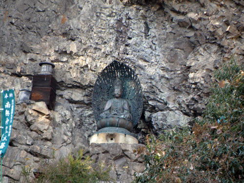 宝山寺　弥勒菩薩座像