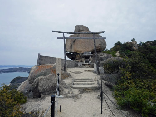 小瀬石鎚神社 重岩