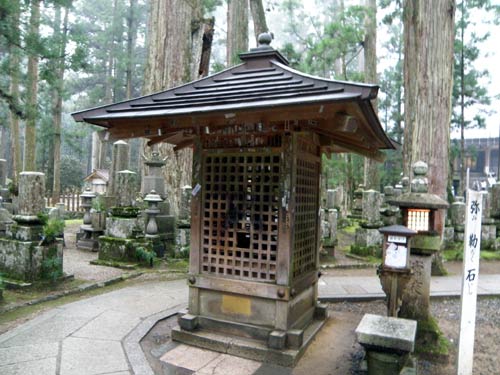 和歌山県　高野山　奥の院　弥勒石