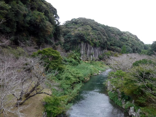 清水磨崖仏(きよみずまがいぶつ)遠景