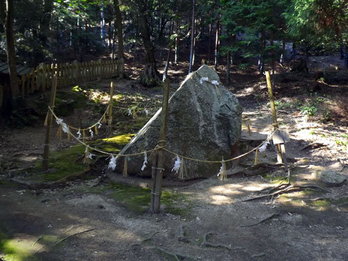 白髭神社　岩