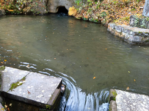 会津 飯盛山 戸ノ口堰洞穴